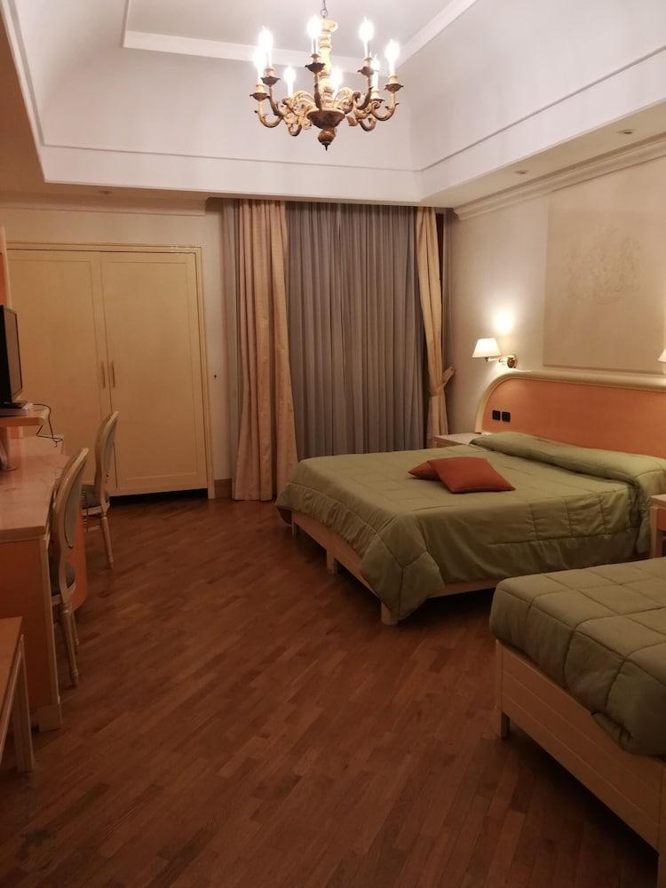 Lh Hotel Domus Caesari Marino Esterno foto