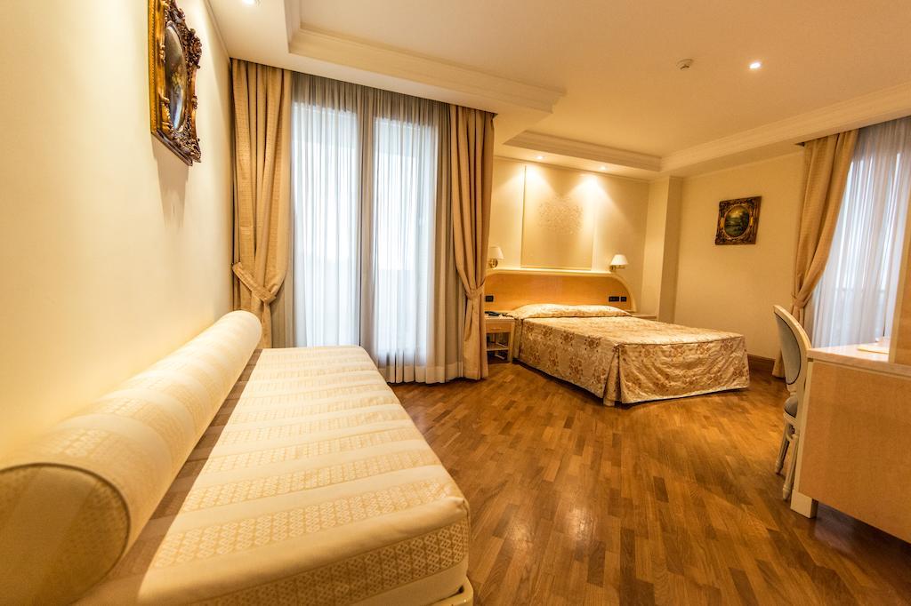 Lh Hotel Domus Caesari Marino Camera foto