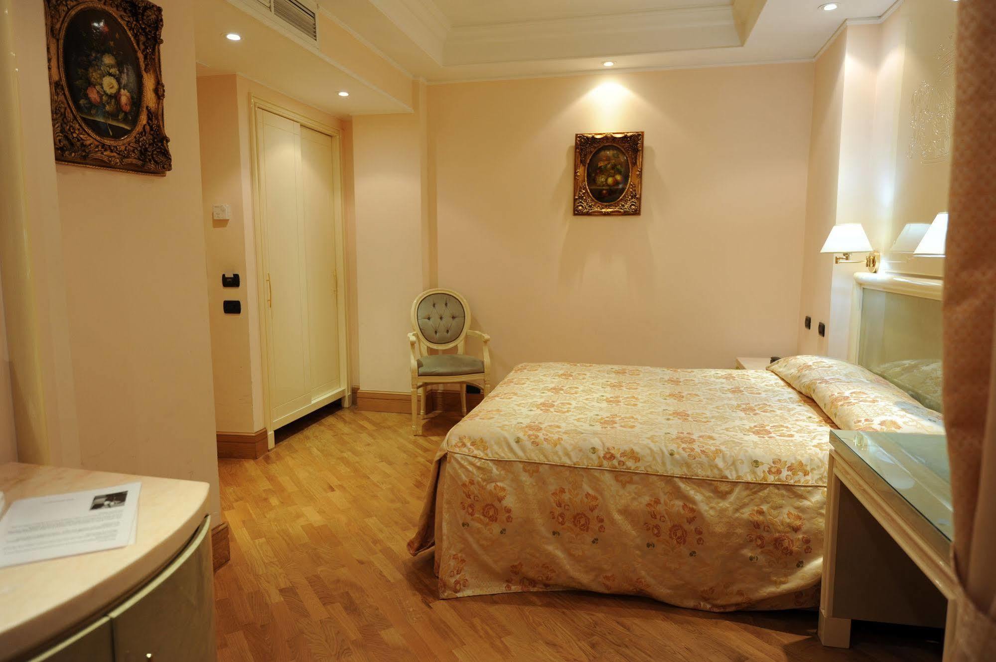 Lh Hotel Domus Caesari Marino Esterno foto